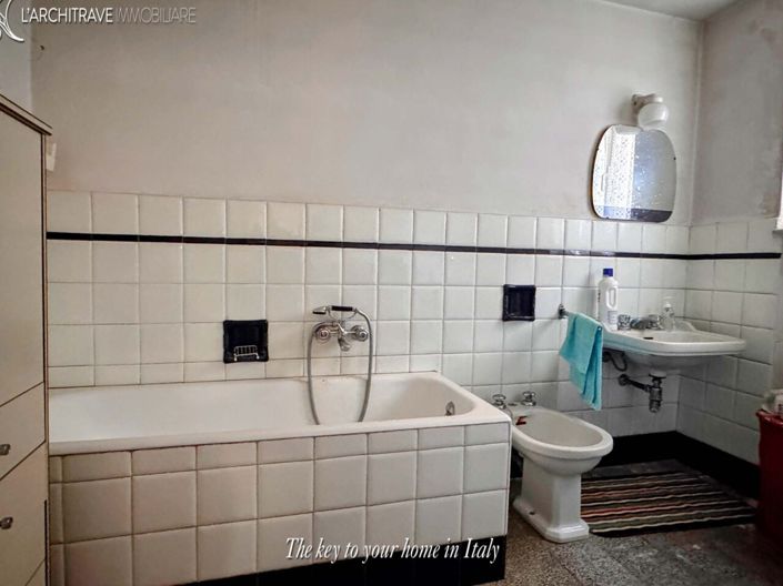 Image No.15-6 Bed House for sale