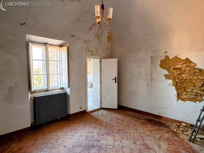Image No.16-6 Bed House for sale