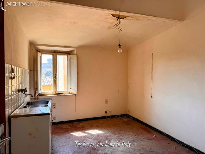 Image No.18-6 Bed House for sale