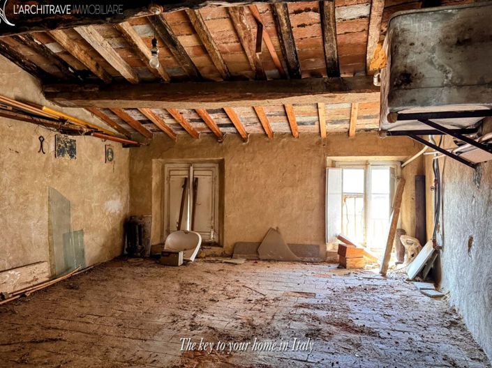 Image No.19-6 Bed House for sale