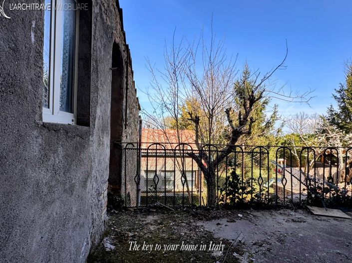 Image No.22-6 Bed House for sale