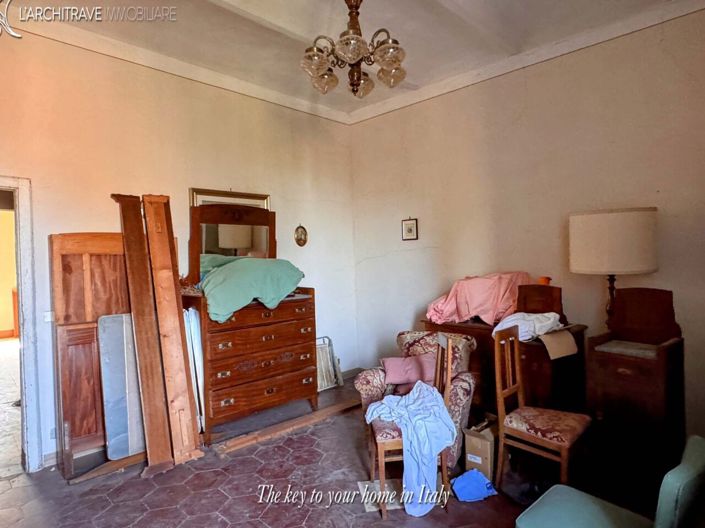Image No.23-6 Bed House for sale