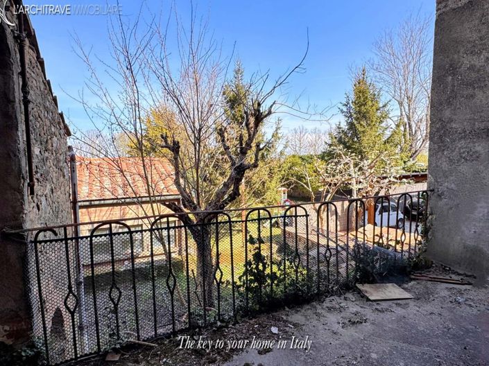 Image No.24-6 Bed House for sale