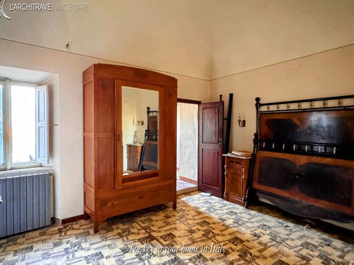 Image No.29-6 Bed House for sale