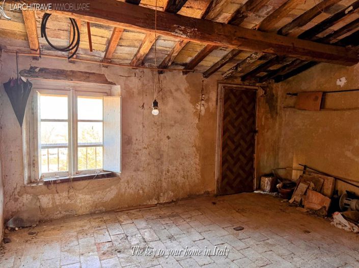 Image No.6-6 Bed House for sale