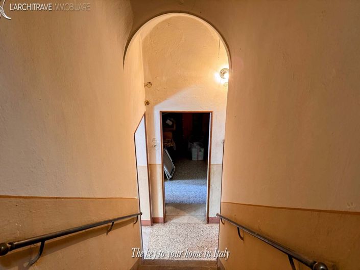 Image No.9-6 Bed House for sale