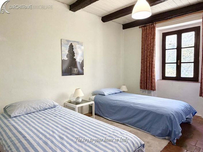 Image No.12-2 Bed House for sale