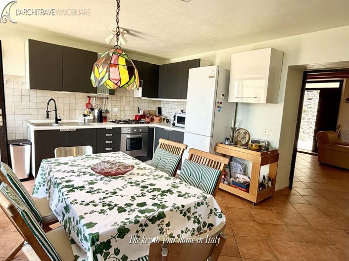Image No.5-2 Bed House for sale