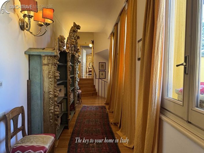 Image No.3-6 Bed House for sale