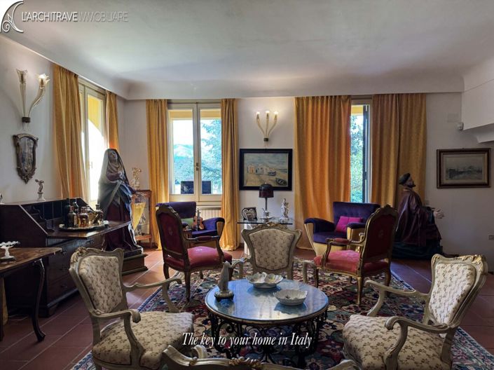 Image No.6-6 Bed House for sale