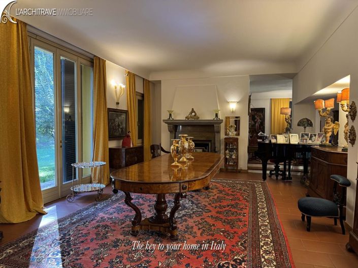 Image No.8-6 Bed House for sale