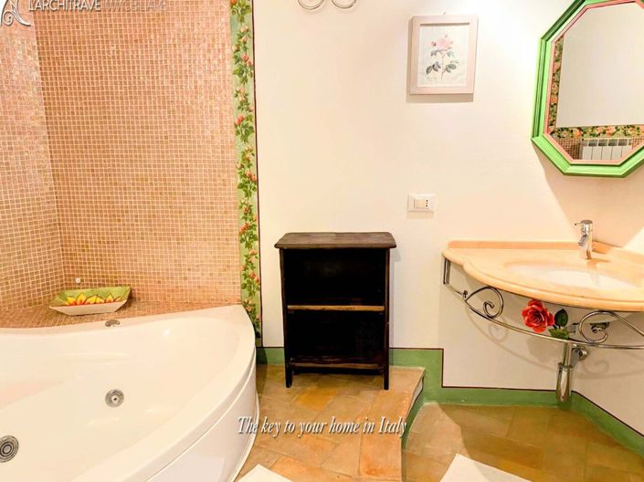 Image No.13-2 Bed House for sale