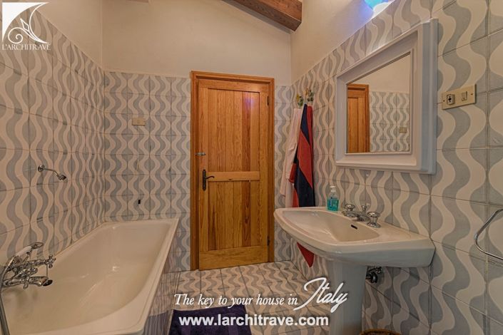 Image No.17-3 Bed House for sale