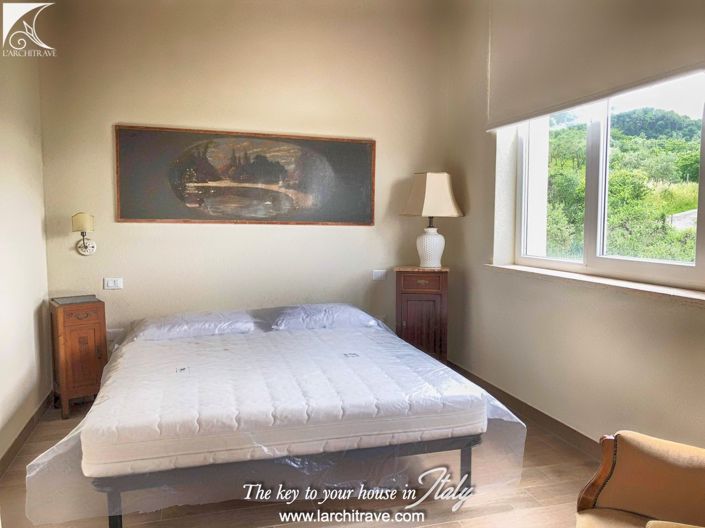 Image No.18-3 Bed House for sale