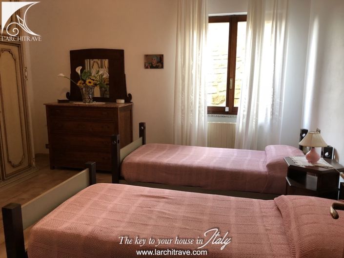 Image No.19-5 Bed House for sale