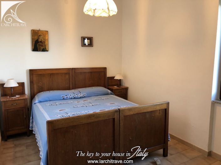 Image No.20-5 Bed House for sale