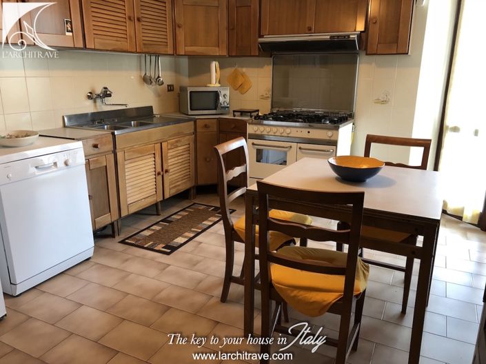 Image No.5-5 Bed House for sale