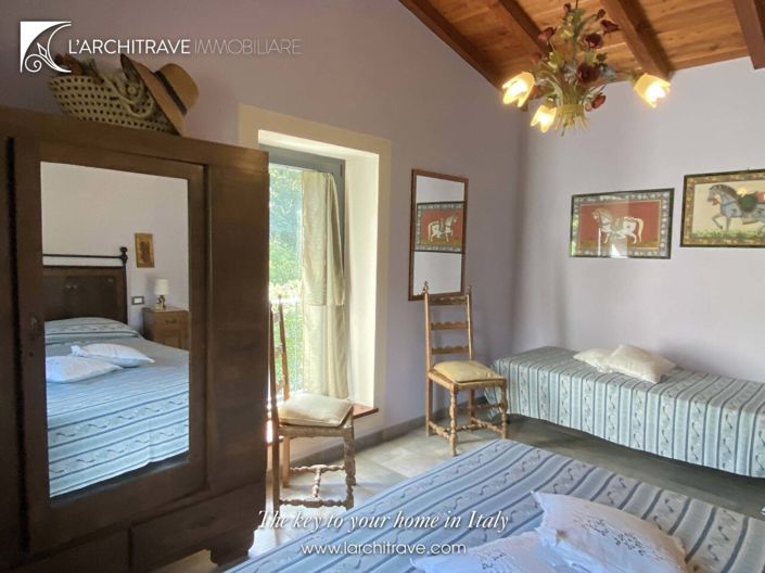 Image No.17-4 Bed House for sale