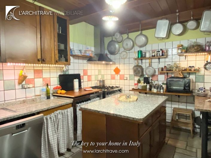 Image No.8-4 Bed House for sale
