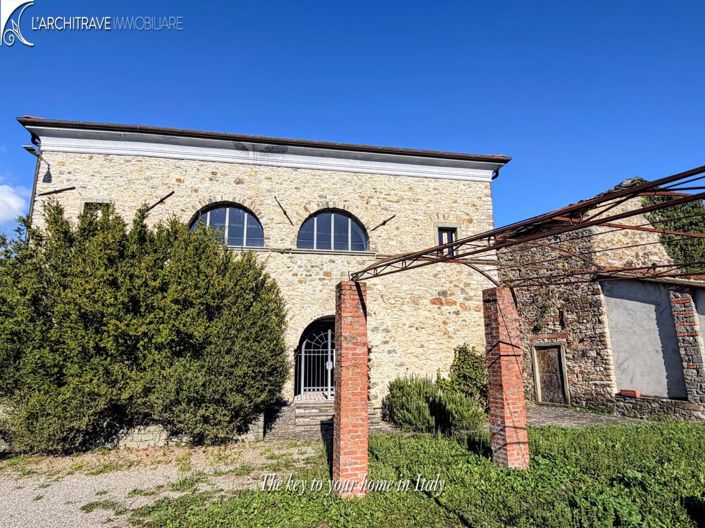Image No.5-8 Bed House for sale