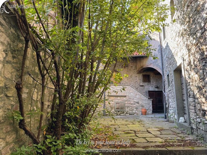 Image No.2-Maison de 5 chambres à vendre à Comano