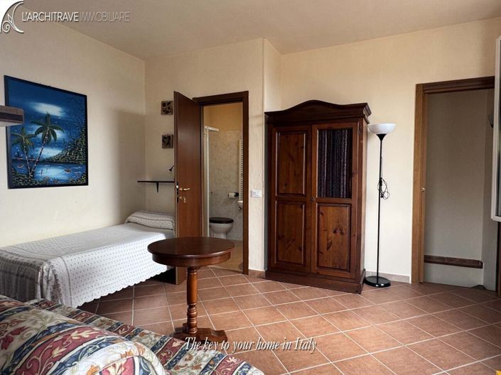 Image No.8-2 Bed House for sale