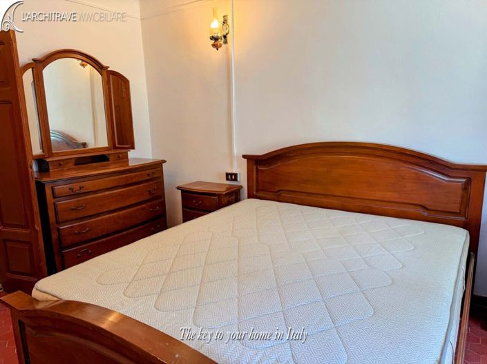 Image No.8-3 Bed House for sale