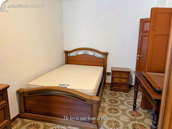 Image No.9-3 Bed House for sale