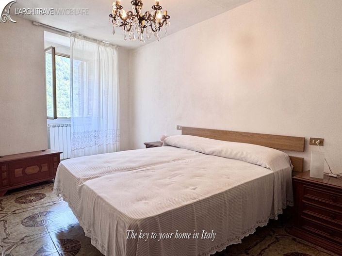 Image No.9-2 Bed House for sale