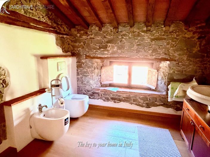 Image No.18-4 Bed House for sale