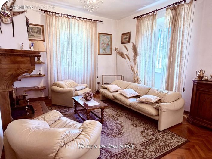 Image No.5-4 Bed House for sale