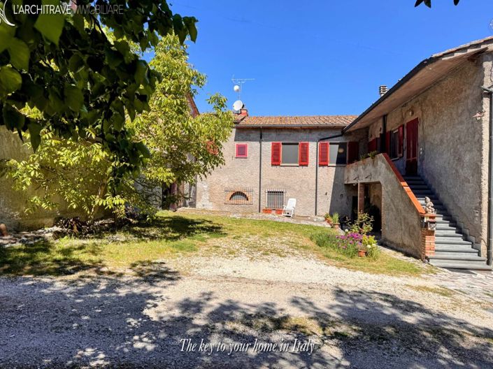 Image No.2-Maison de 4 chambres à vendre à Pomarance