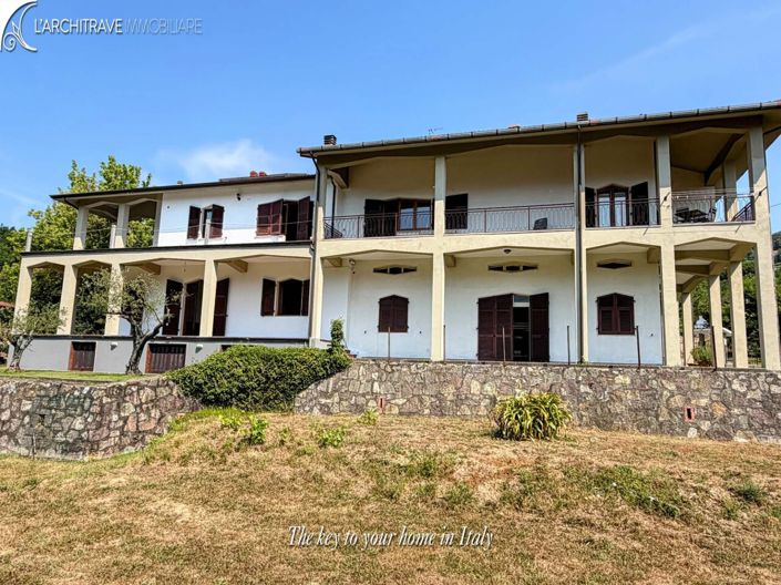 Image No.2-Maison de 6 chambres à vendre à Podenzana