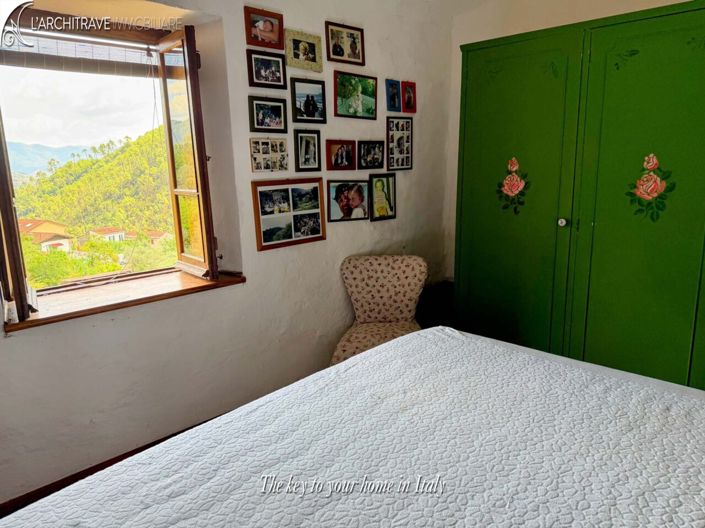 Image No.10-3 Bed House for sale