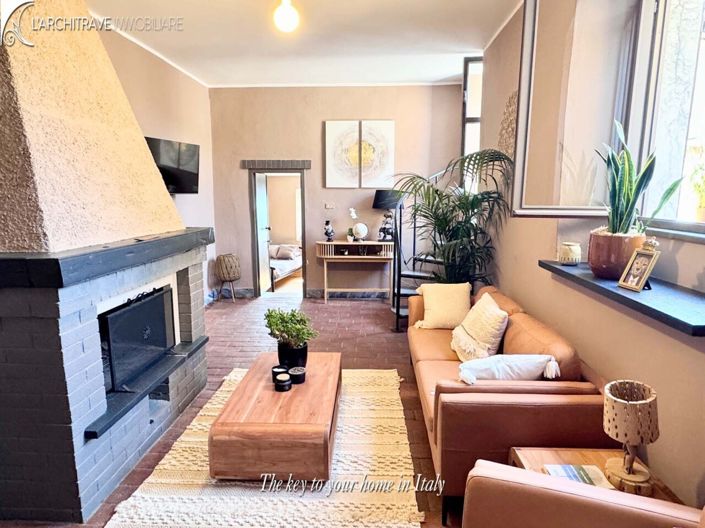 Image No.5-2 Bed House for sale