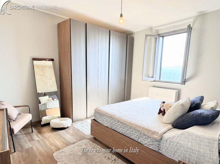 Image No.5-2 Bed House for sale
