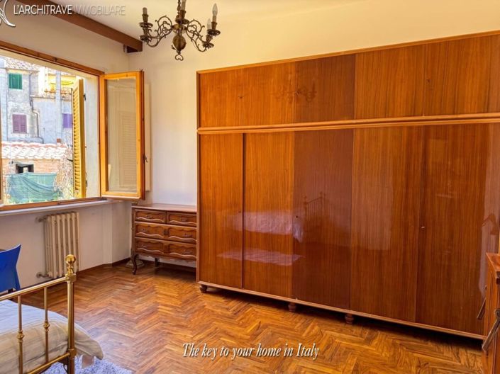 Image No.14-3 Bed House for sale
