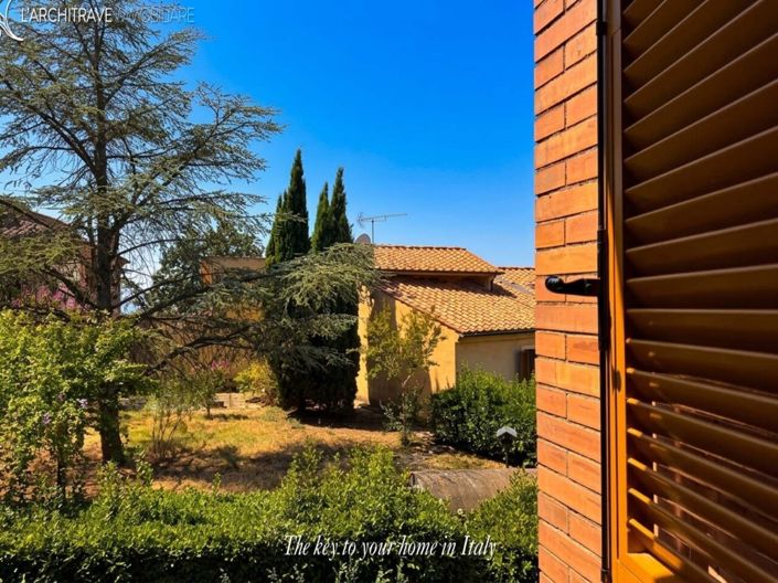 Image No.17-3 Bed House for sale