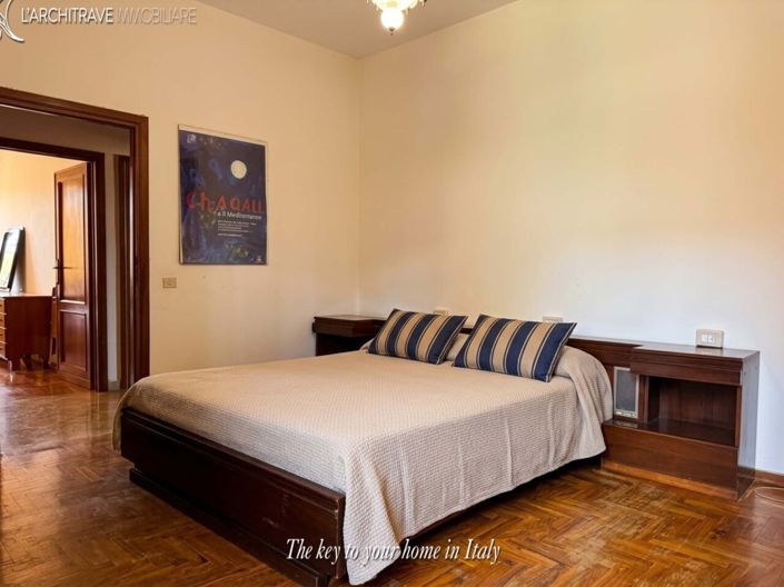 Image No.18-3 Bed House for sale