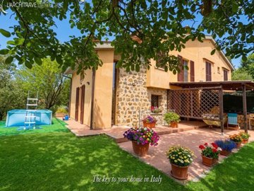 1 - Monteriggioni, House