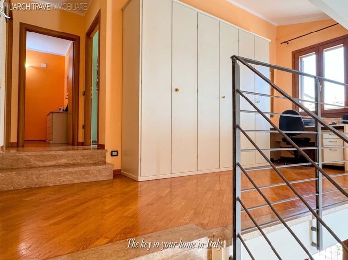 Image No.10-2 Bed House for sale