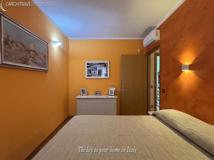 Image No.13-2 Bed House for sale