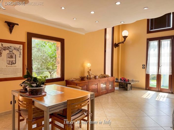 Image No.5-2 Bed House for sale