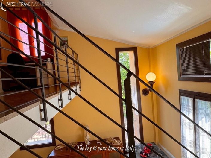 Image No.9-2 Bed House for sale