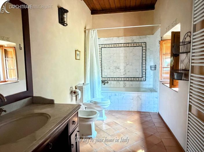 Image No.18-3 Bed House for sale