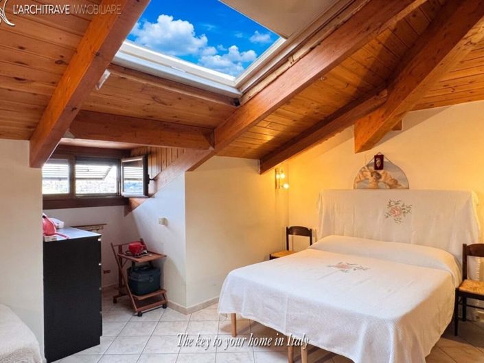 Image No.12-2 Bed House for sale