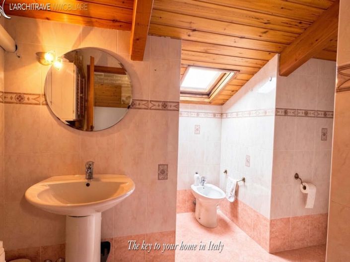 Image No.14-2 Bed House for sale