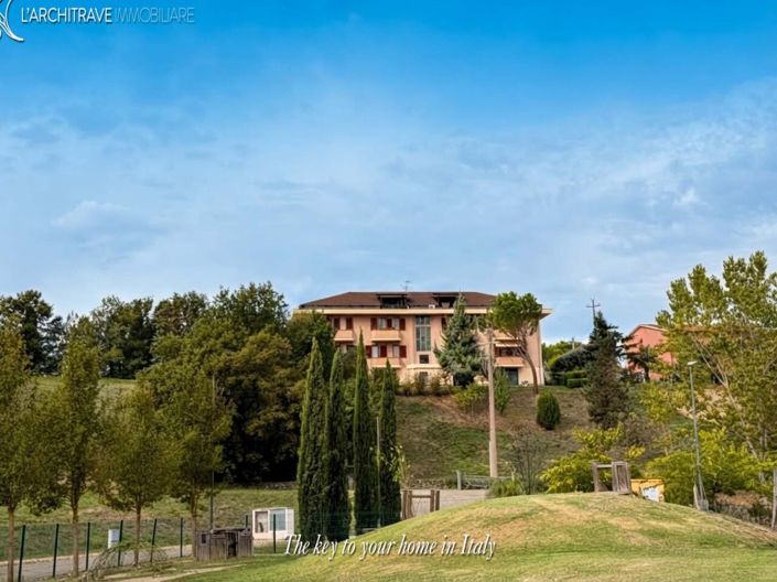 Image No.2-2 Bed House for sale
