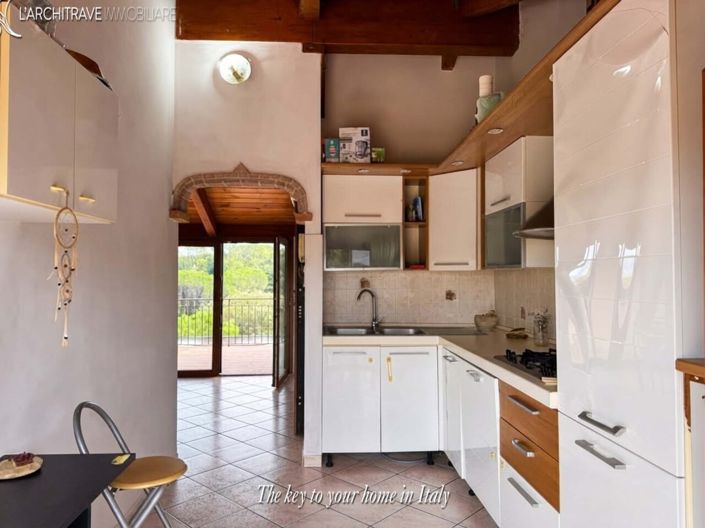 Image No.5-2 Bed House for sale