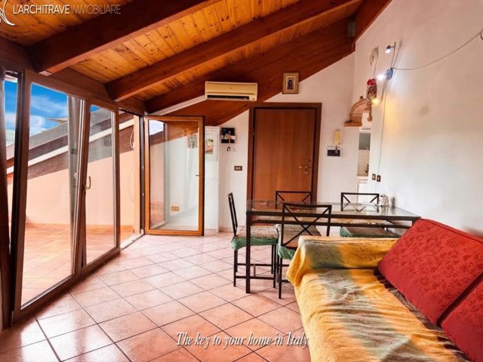 Image No.8-2 Bed House for sale